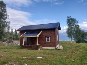 Villmarks-hytte ved norges nest største innsjø Røsvatnet, Hattfjelldal